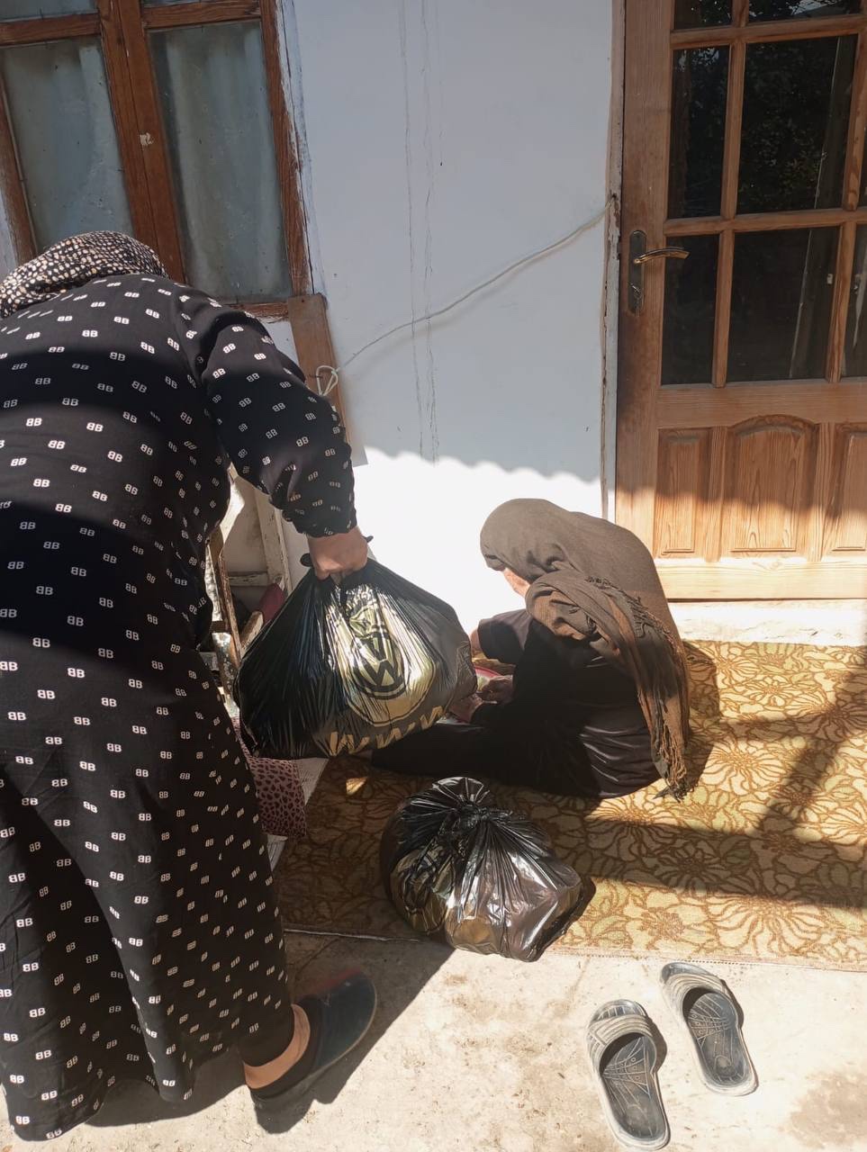 Оказывает социальные услуги  своим подопечным из с.Читли.